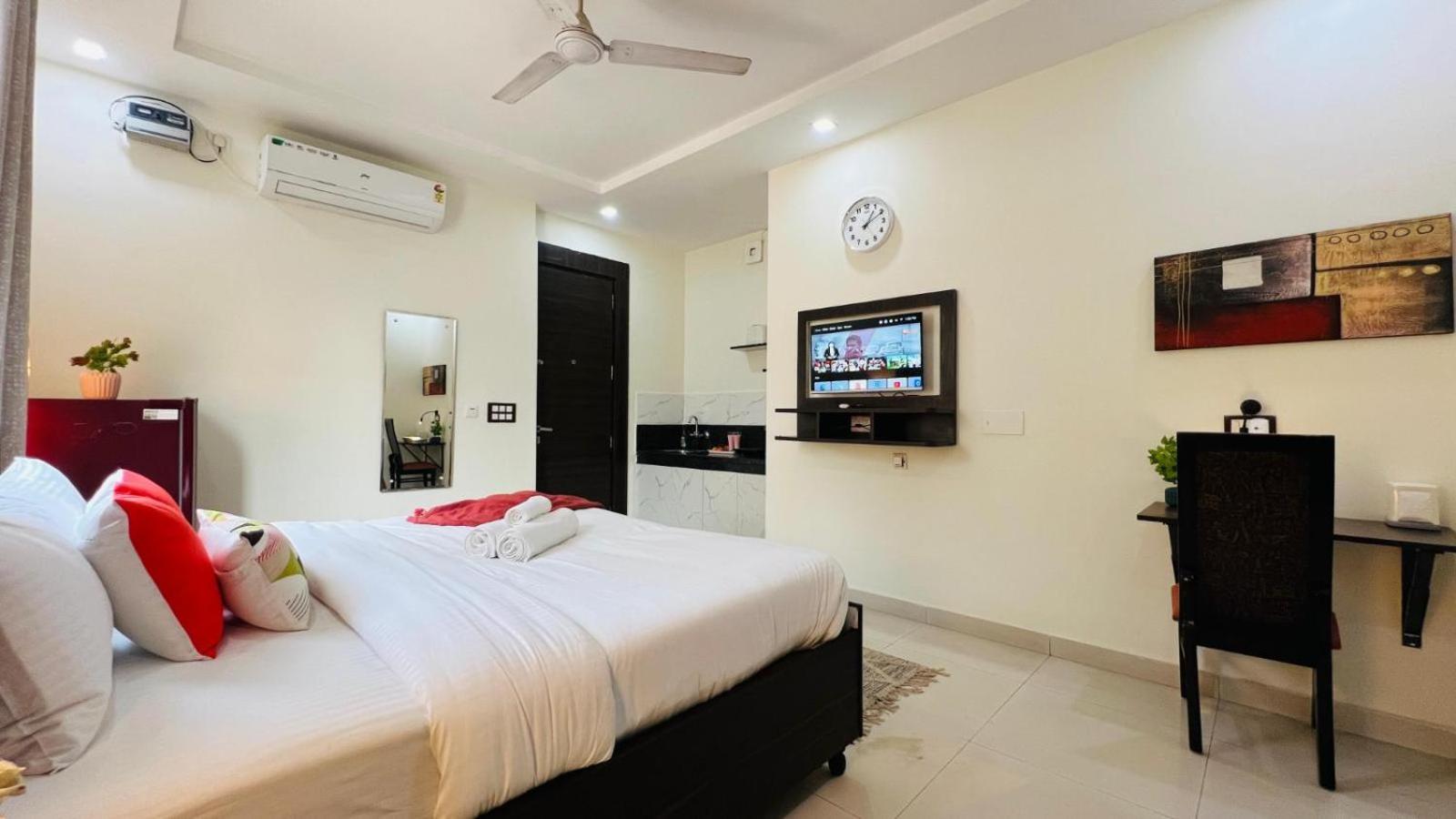 Bluo - Dlf Cybercity Apartment *