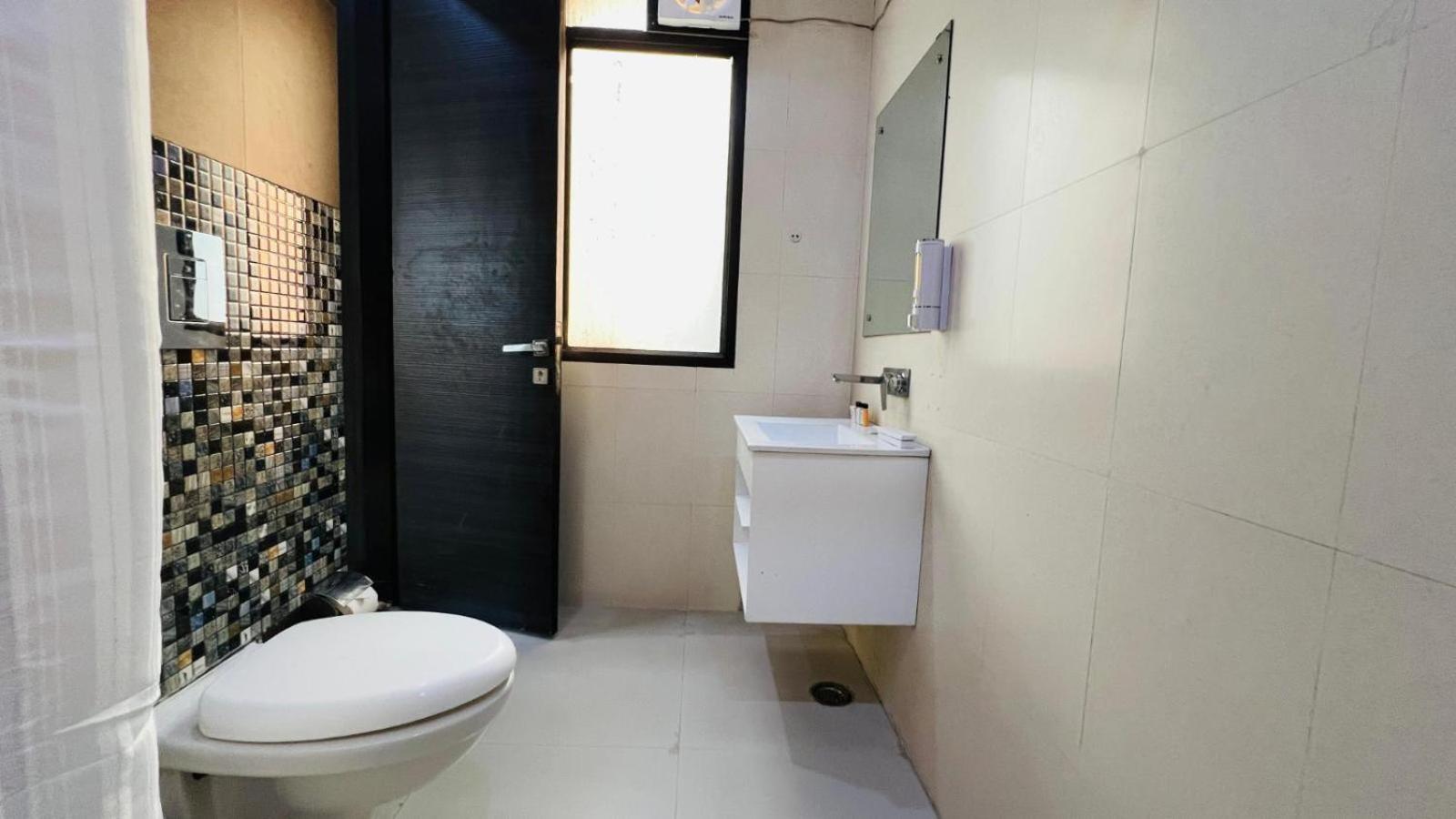 Bluo - Dlf Cybercity Apartment *