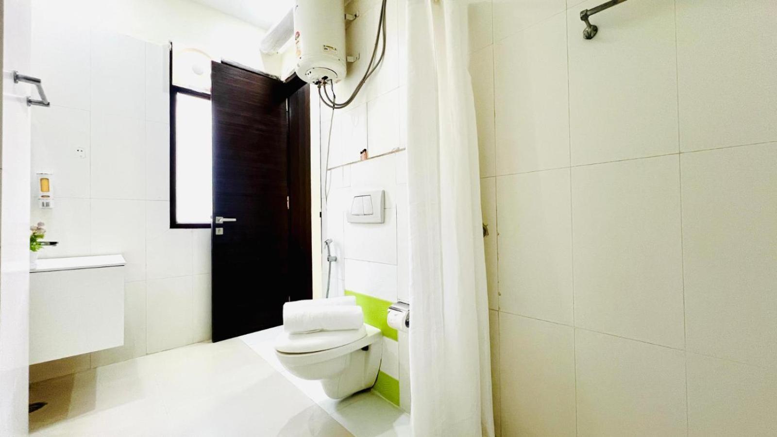 Bluo - Dlf Cybercity Apartment