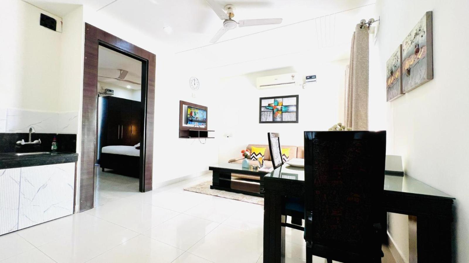 Bluo - Dlf Cybercity Apartment