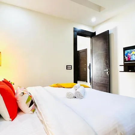 Bluo Stays - Dlf Cybercity Gurgaon Room photo