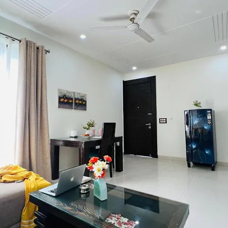 Bluo Stays - Dlf Cybercity Gurgaon Room photo